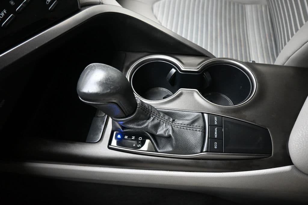 2024 Toyota Camry SE, photo 23 of 57