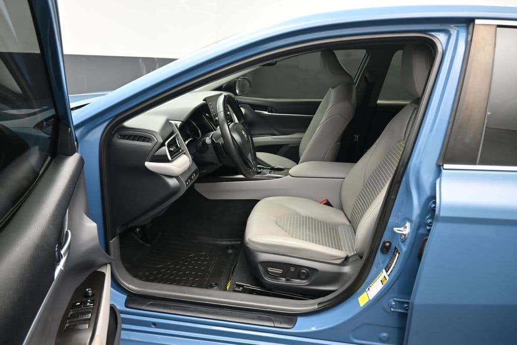 2024 Toyota Camry SE, photo 11 of 57