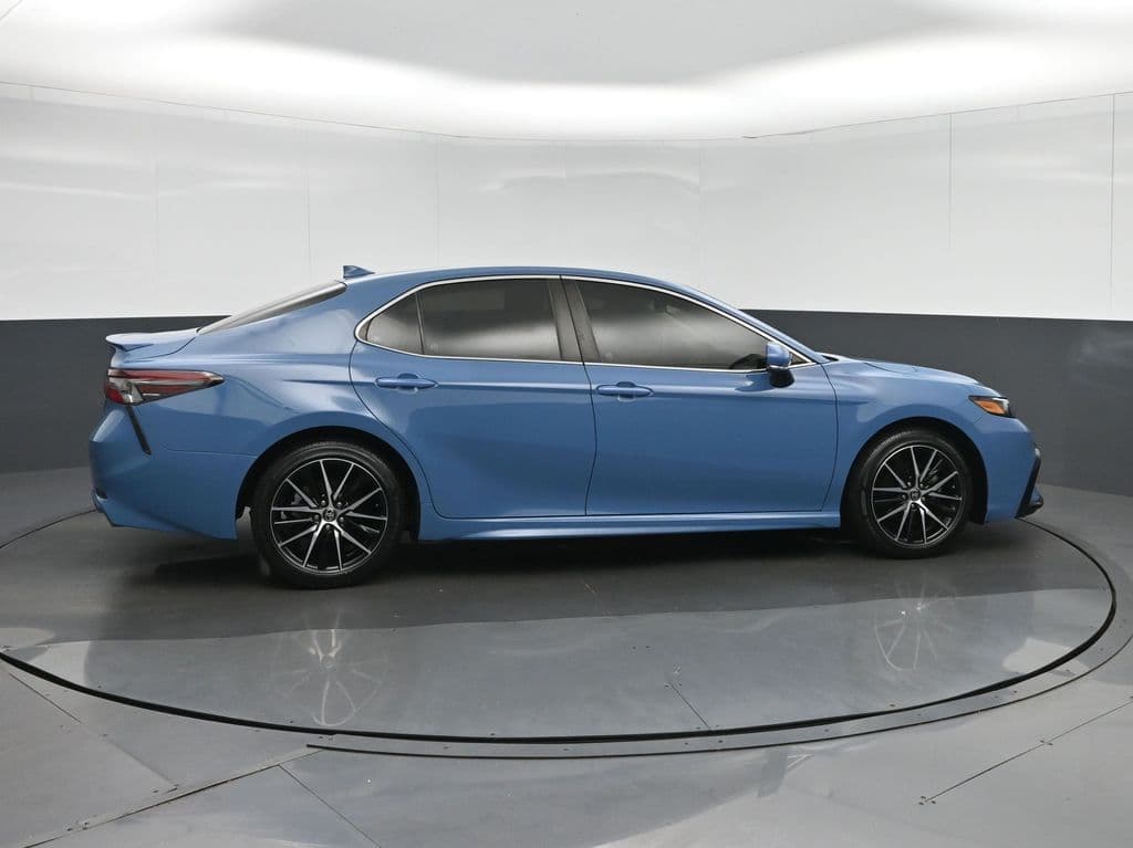 2024 Toyota Camry SE, photo 8 of 57