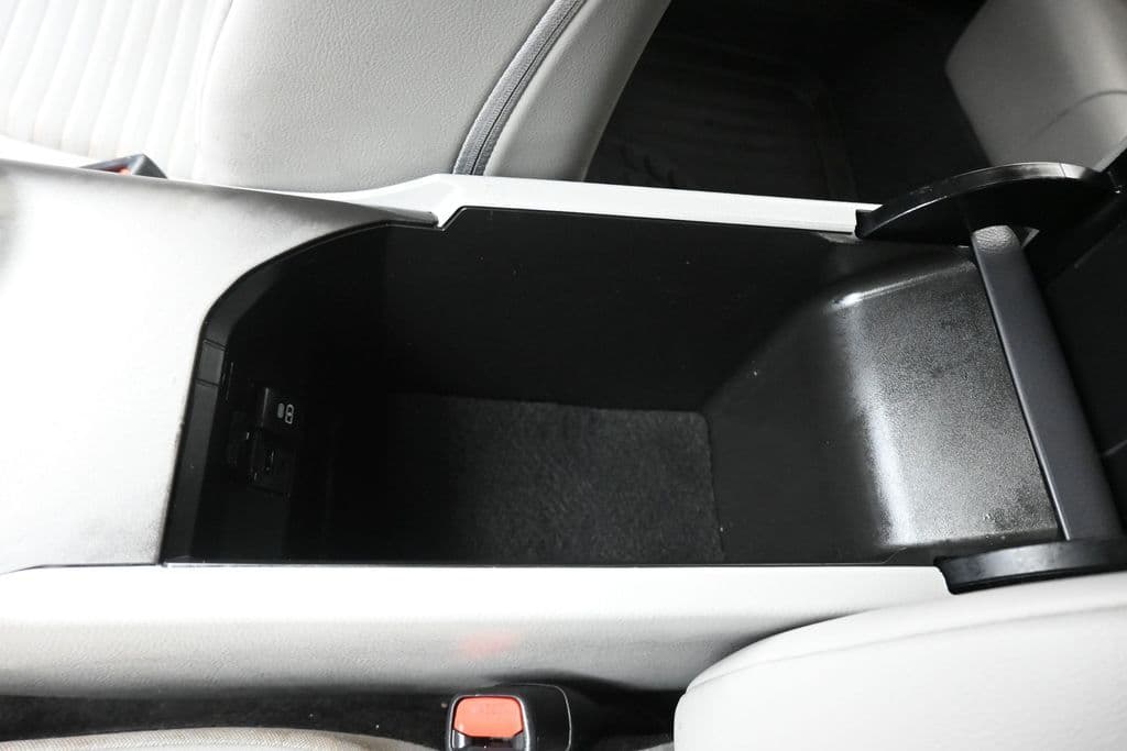 2024 Toyota Camry SE, photo 24 of 57