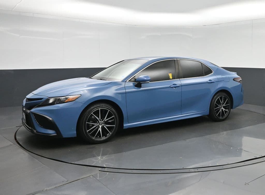 2024 Toyota Camry SE, photo 3 of 57