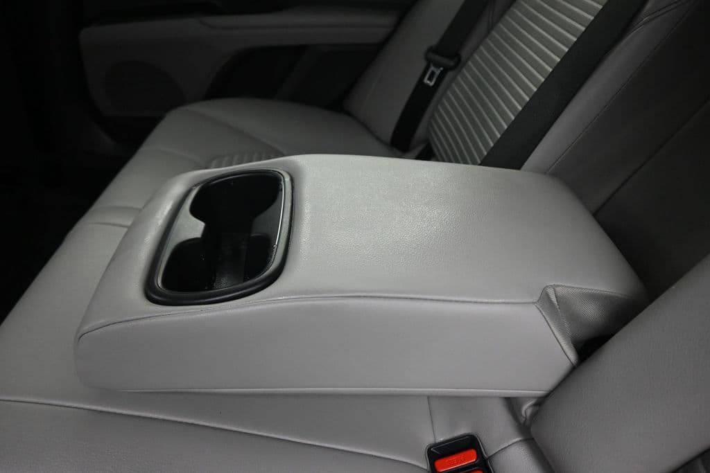 2024 Toyota Camry SE, photo 33 of 57