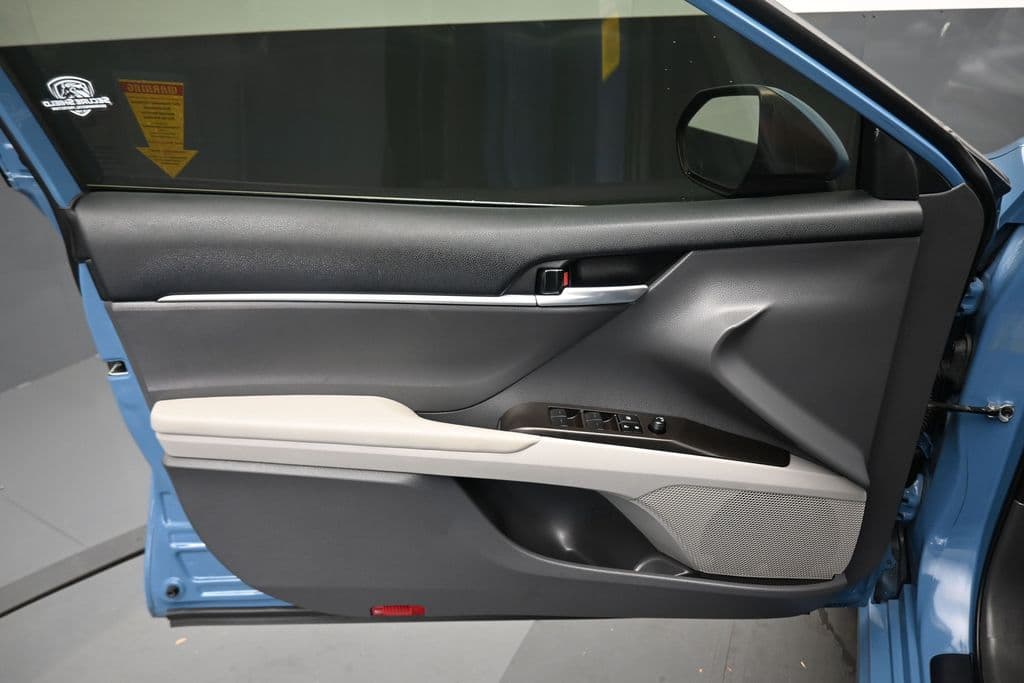 2024 Toyota Camry SE, photo 9 of 57