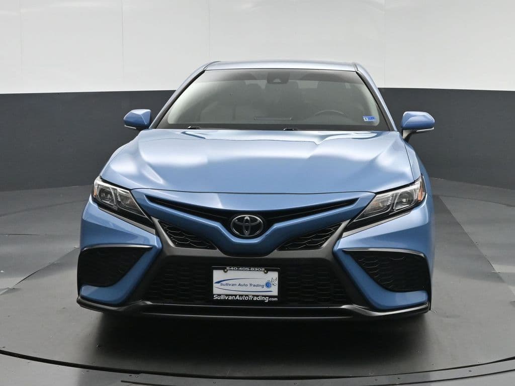 2024 Toyota Camry SE, photo 2 of 57