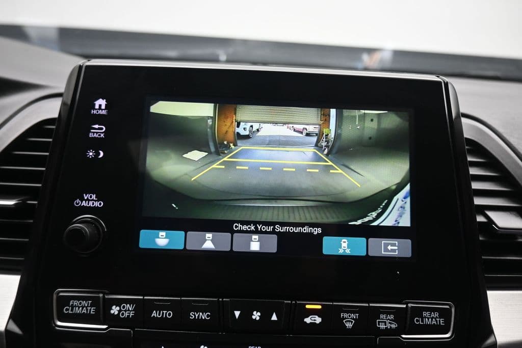 2022 Honda Odyssey Touring, photo 21 of 79