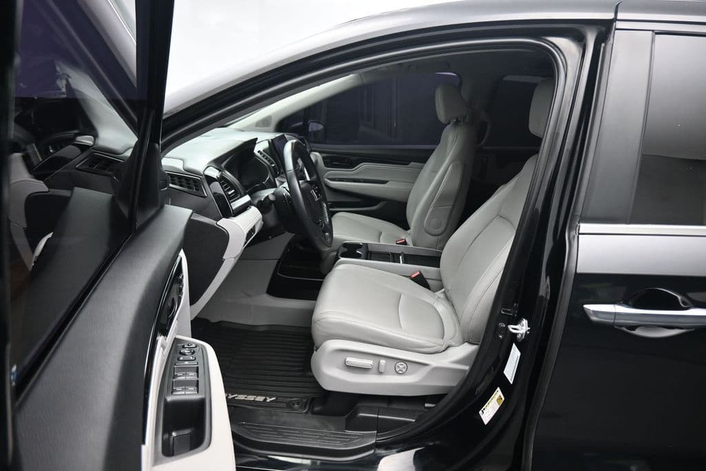 2022 Honda Odyssey Touring, photo 11 of 79