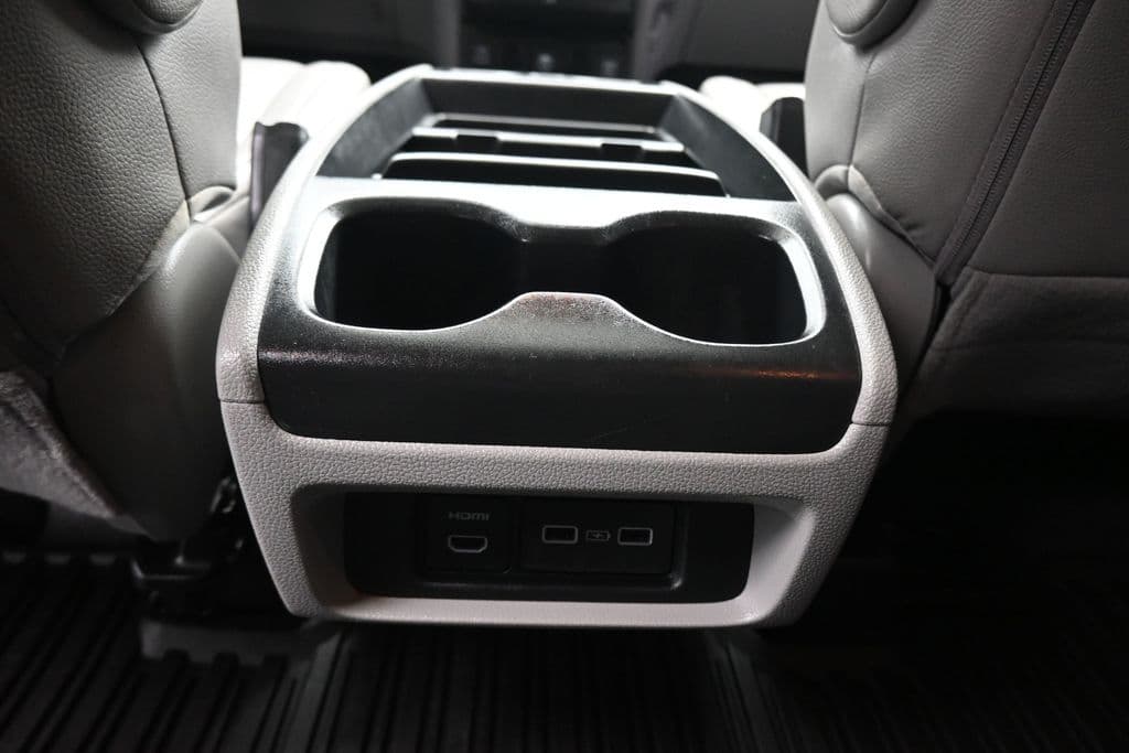 2022 Honda Odyssey Touring, photo 36 of 79