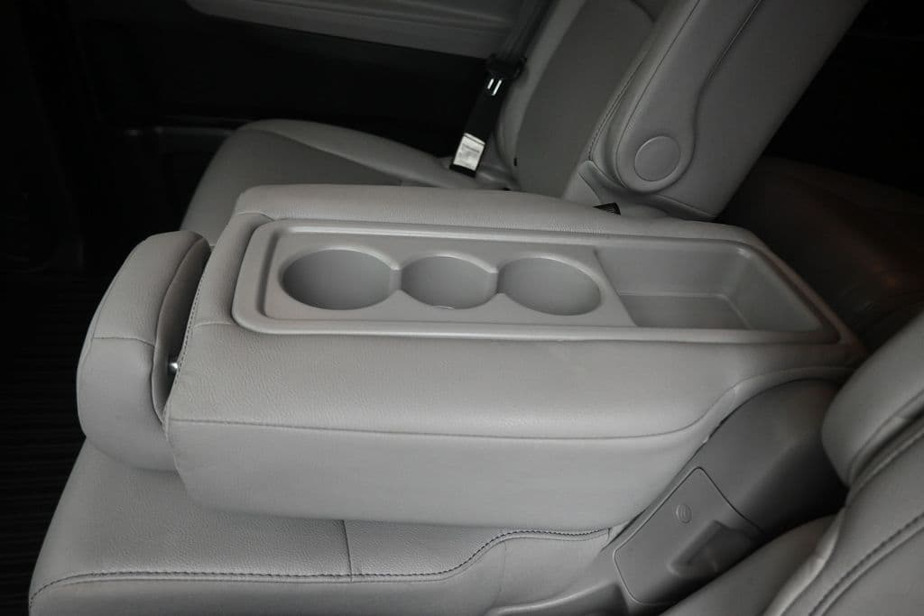 2022 Honda Odyssey Touring, photo 34 of 79