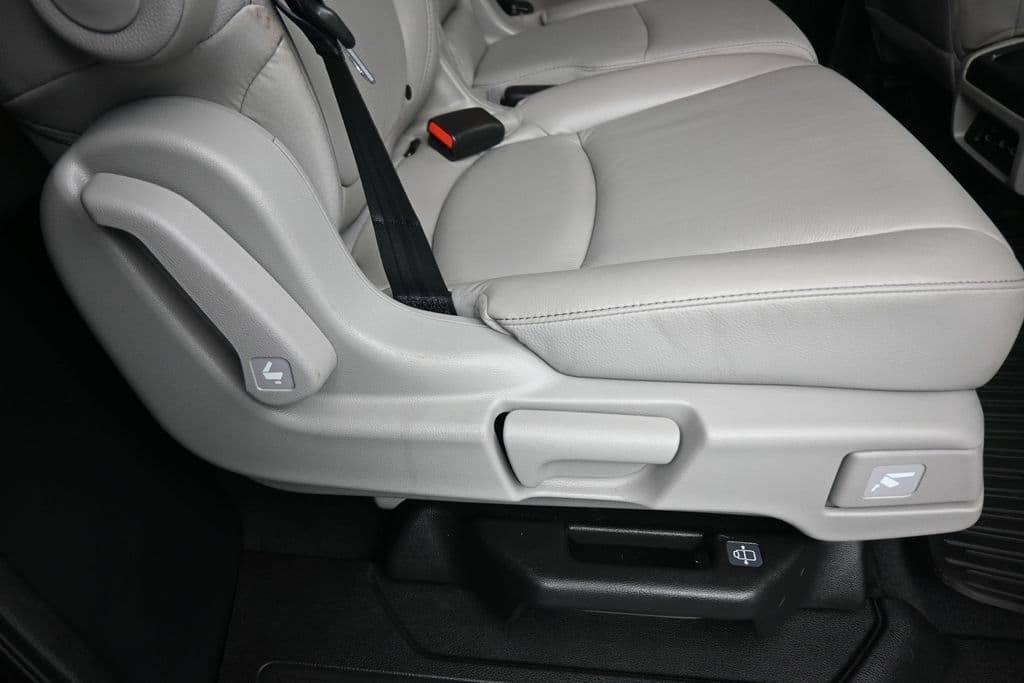 2022 Honda Odyssey Touring, photo 48 of 79