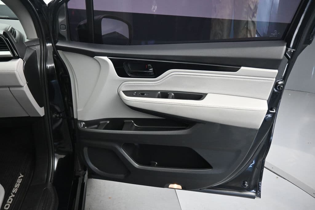 2022 Honda Odyssey Touring, photo 56 of 79