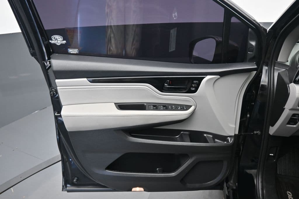 2022 Honda Odyssey Touring, photo 9 of 79
