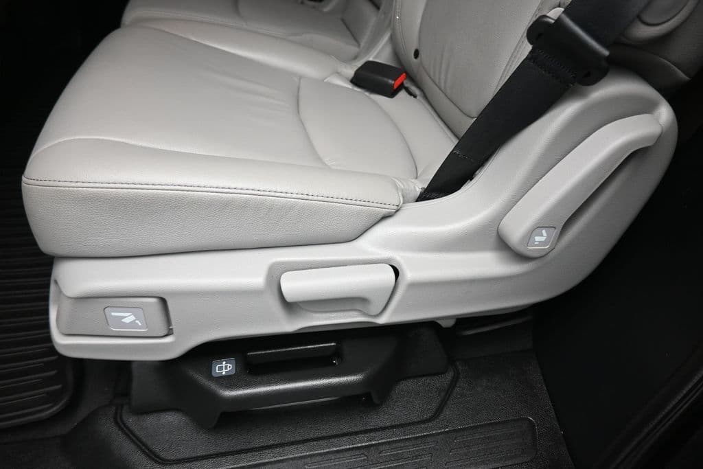 2022 Honda Odyssey Touring, photo 33 of 79