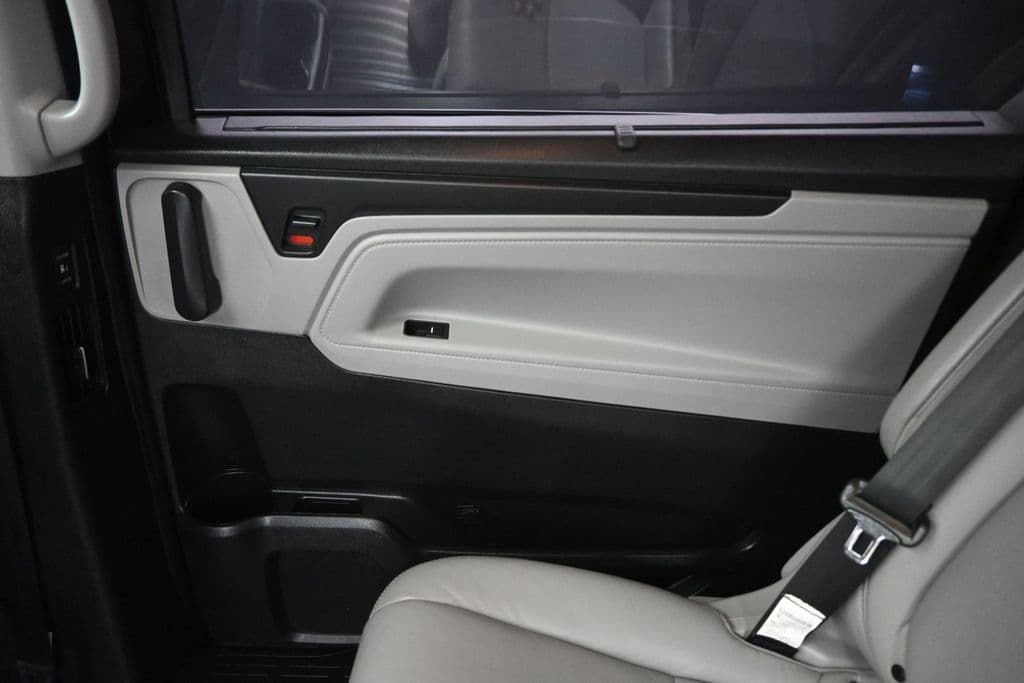 2022 Honda Odyssey Touring, photo 37 of 79