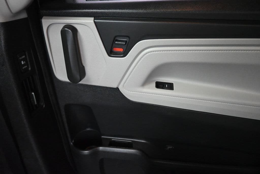 2022 Honda Odyssey Touring, photo 38 of 79