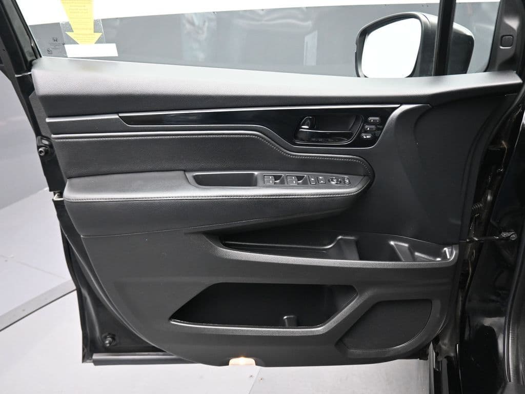 2023 Honda Odyssey Touring, photo 9 of 82