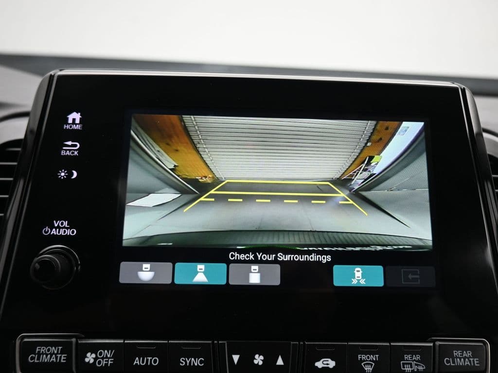 2023 Honda Odyssey Touring, photo 21 of 82