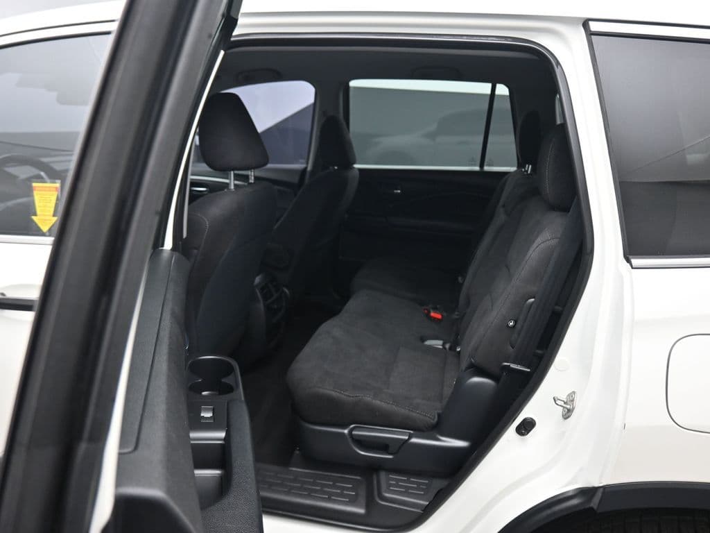 2019 Honda Pilot LX, photo 29 of 68