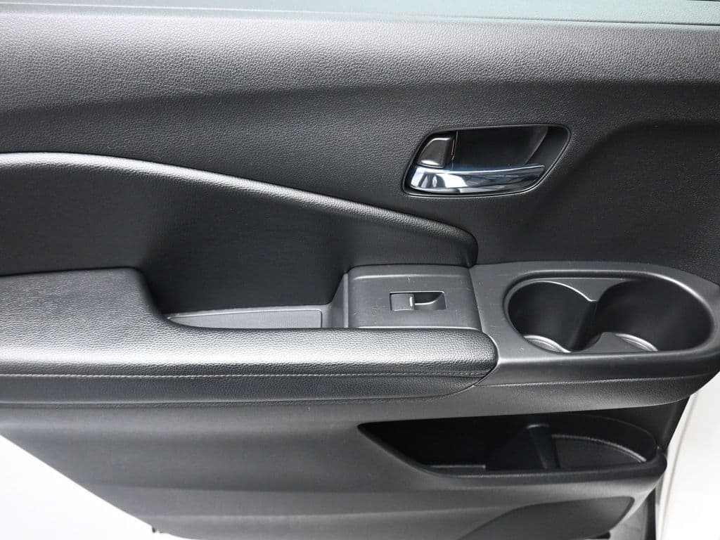 2019 Honda Pilot LX, photo 28 of 68