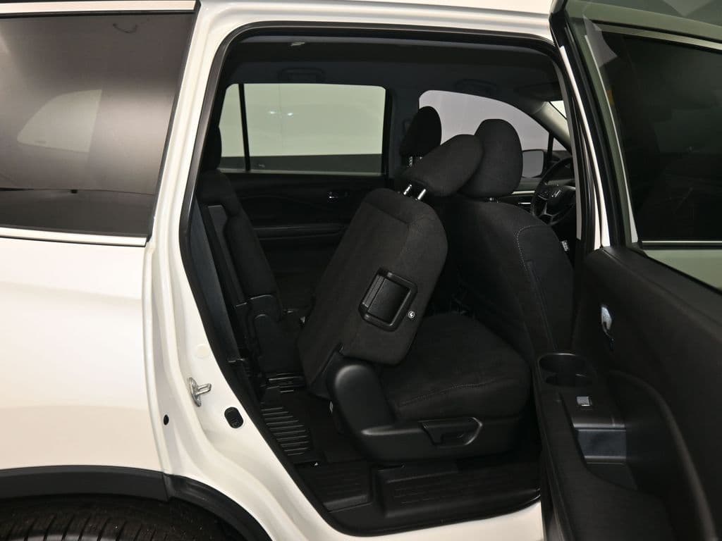 2019 Honda Pilot LX, photo 44 of 68