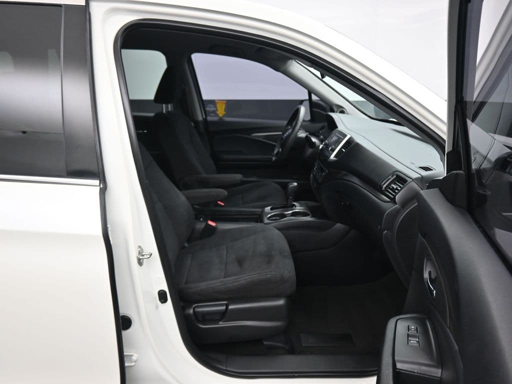 2019 Honda Pilot LX, photo 49 of 68