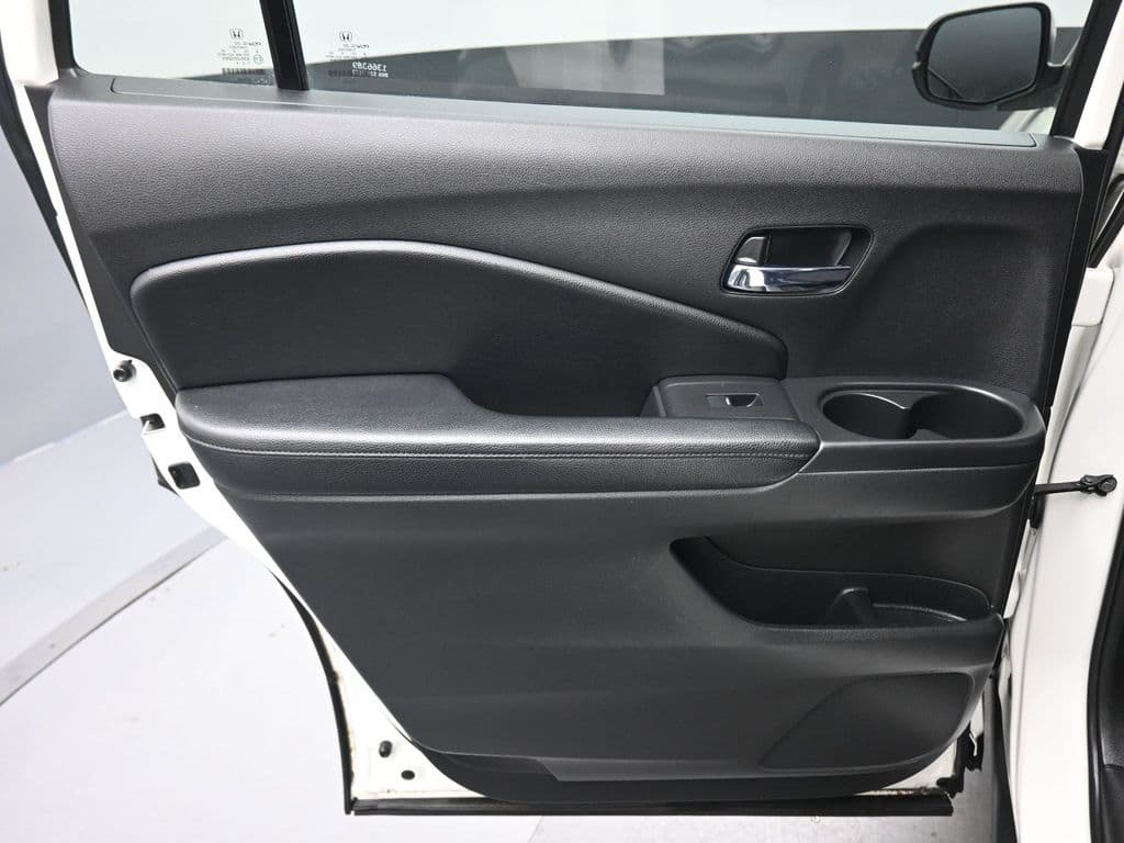 2019 Honda Pilot LX, photo 27 of 68