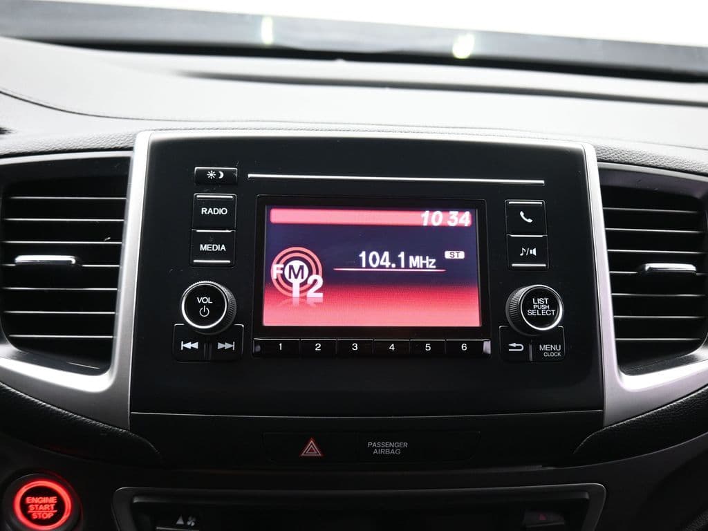 2019 Honda Pilot LX, photo 17 of 68