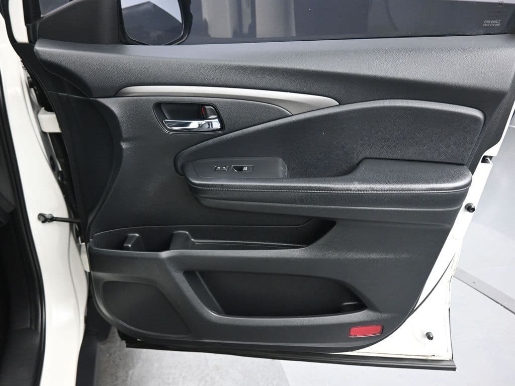 2019 Honda Pilot LX, photo 47 of 68