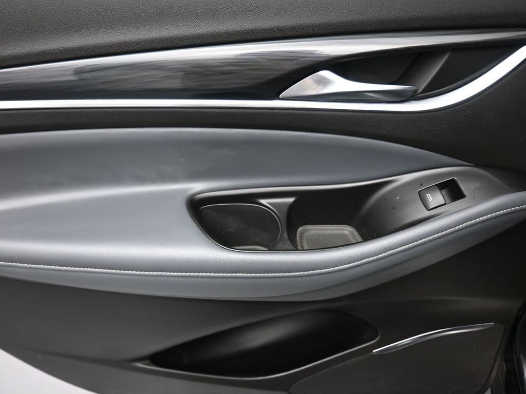 2018 Buick Enclave Essence, photo 31 of 72