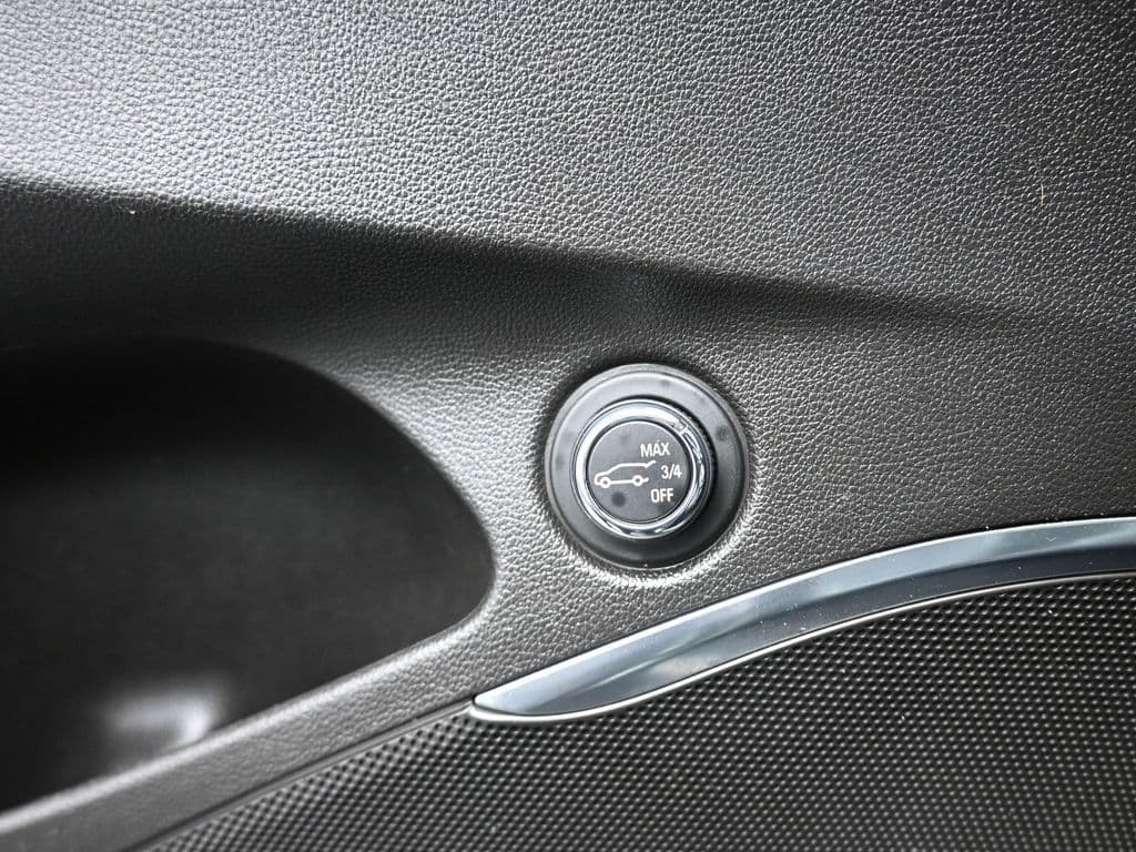 2018 Buick Enclave Essence, photo 11 of 72