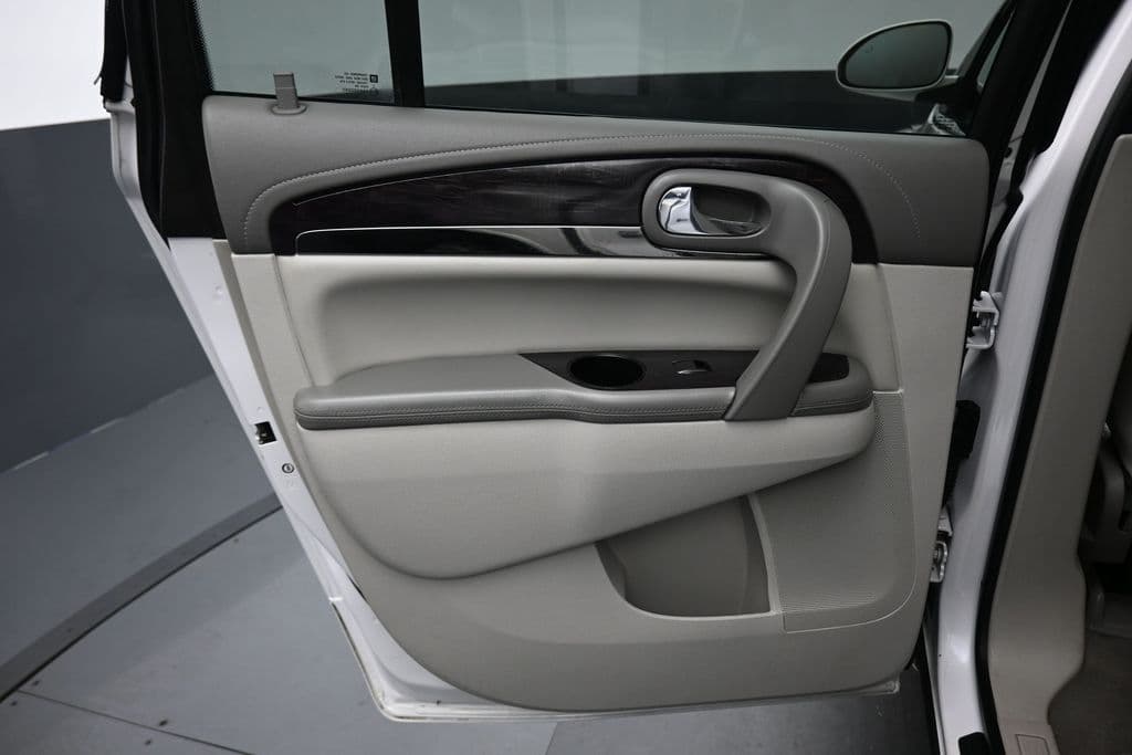 2017 Buick Enclave Leather Group, photo 32 of 76