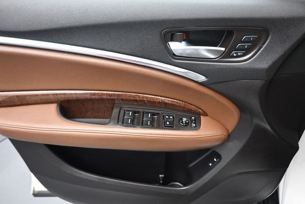 2018 Acura MDX 3.5L SH-AWD w/Technology Package, photo 10 of 75