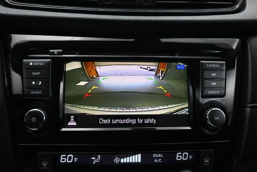 2020 Nissan Rogue SV, photo 21 of 63