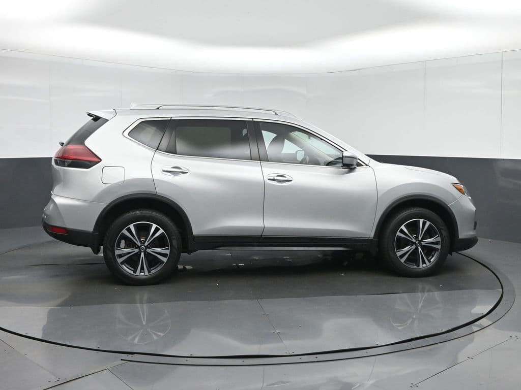 2020 Nissan Rogue SV, photo 8 of 63