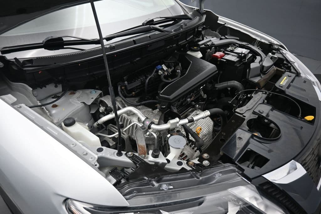 2020 Nissan Rogue SV, photo 51 of 63