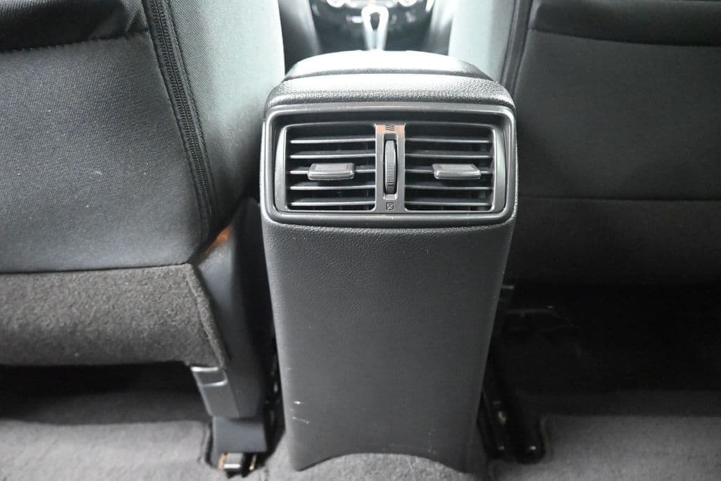 2020 Nissan Rogue SV, photo 38 of 63