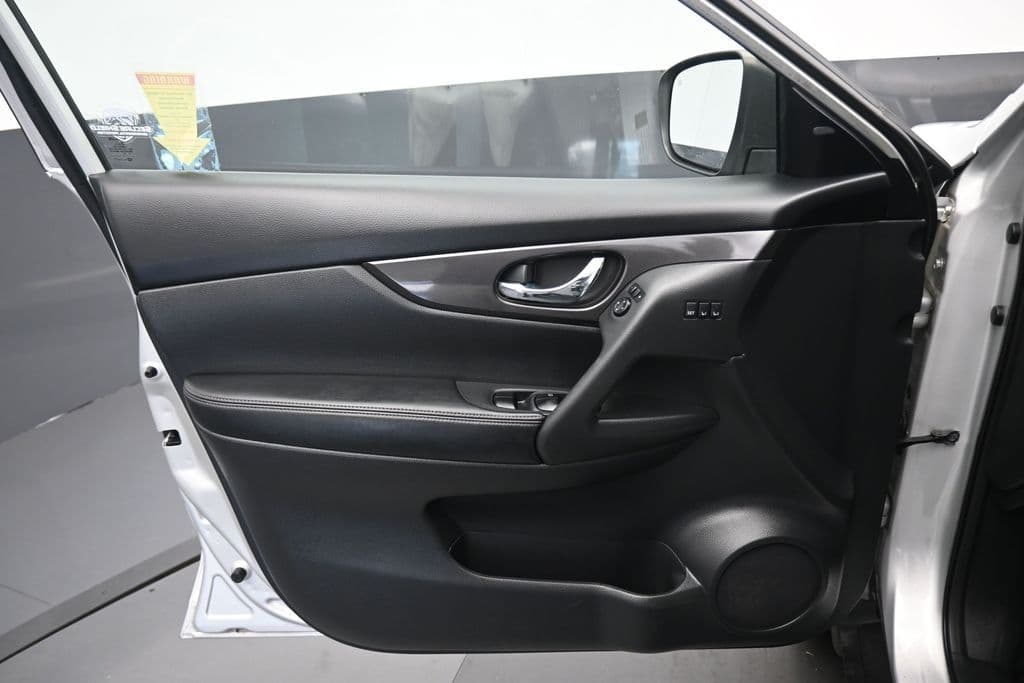 2020 Nissan Rogue SV, photo 9 of 63