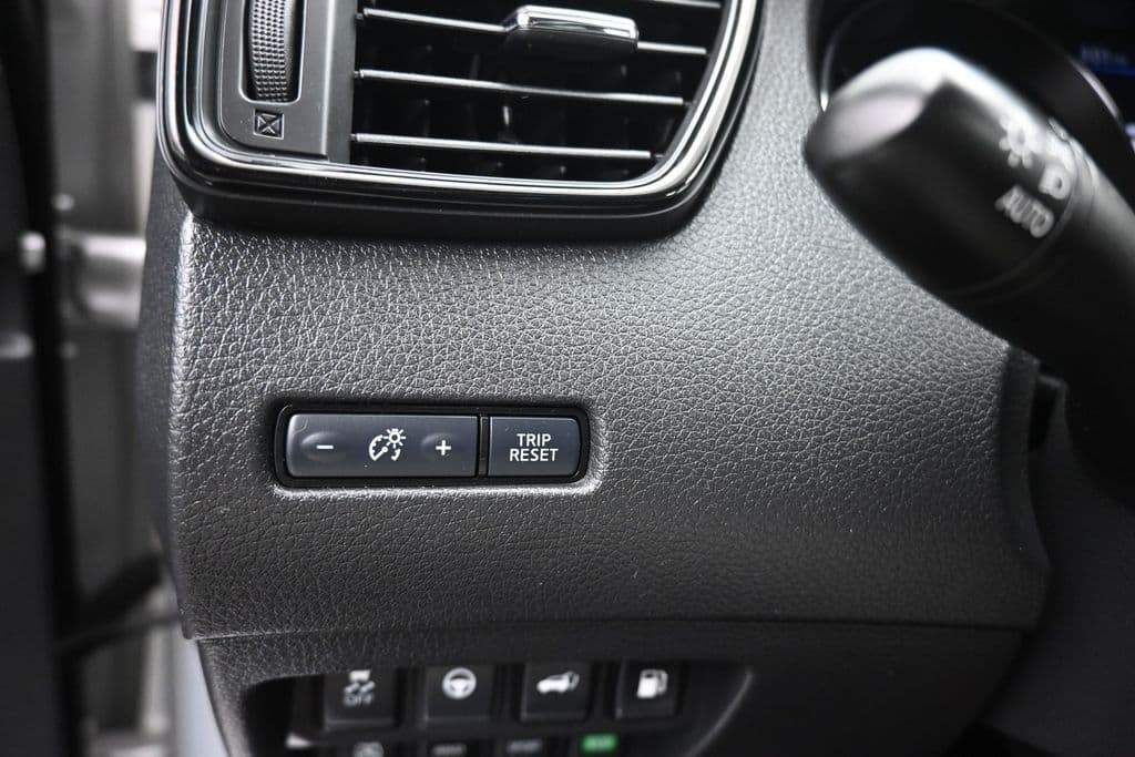 2020 Nissan Rogue SV, photo 30 of 63