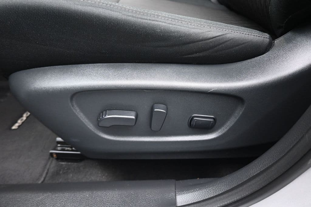 2020 Nissan Rogue SV, photo 12 of 63