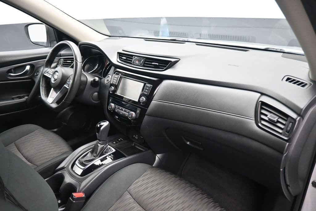 2020 Nissan Rogue SV, photo 46 of 63