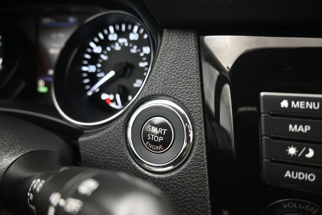 2020 Nissan Rogue SV, photo 25 of 63