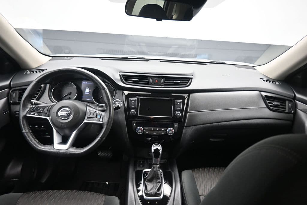 2020 Nissan Rogue SV, photo 42 of 63