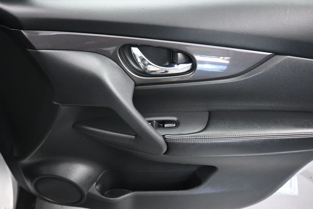 2020 Nissan Rogue SV, photo 44 of 63