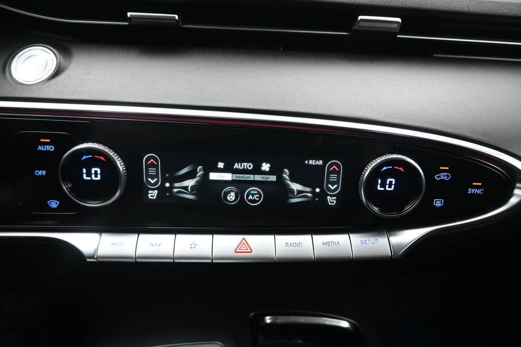2024 Genesis GV70 2.5T, photo 25 of 71