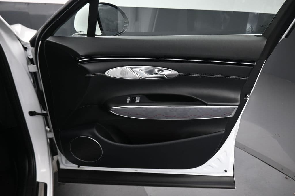 2024 Genesis GV70 2.5T, photo 48 of 71