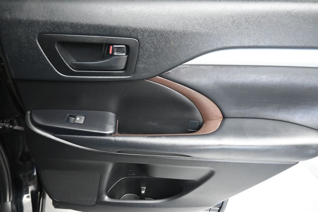 2019 Toyota Highlander LE Plus, photo 42 of 68