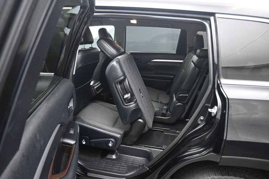 2019 Toyota Highlander LE Plus, photo 36 of 68