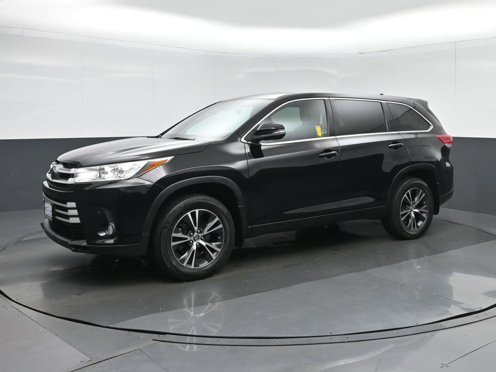 2019 Toyota Highlander LE Plus, photo 3 of 68