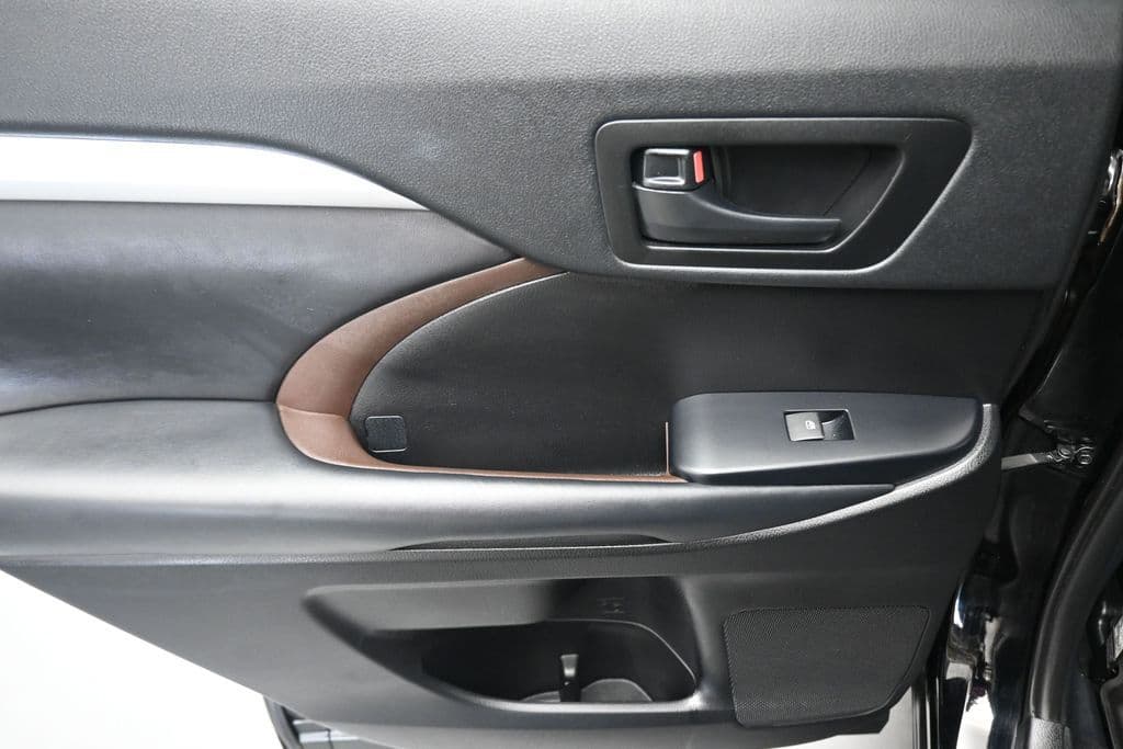 2019 Toyota Highlander LE Plus, photo 29 of 68