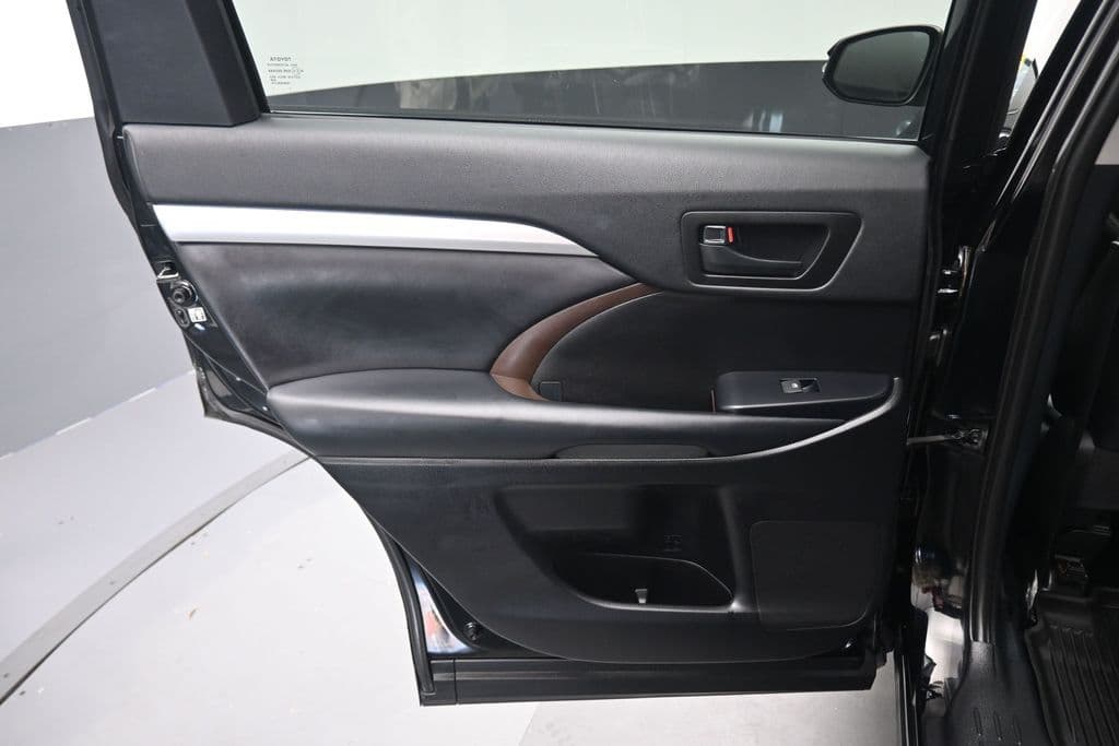 2019 Toyota Highlander LE Plus, photo 28 of 68