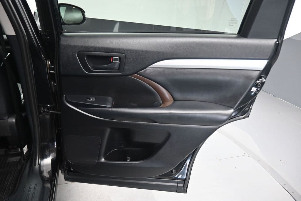 2019 Toyota Highlander LE Plus, photo 41 of 68